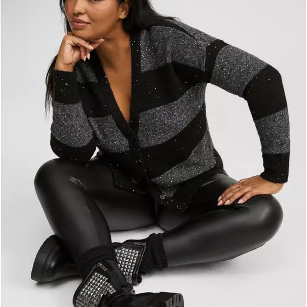 NWT TORRID Vegan Cashmere Drop Shoulder Button Front Crop Sweater - size 1